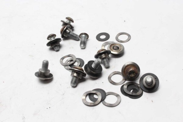 Etujarrulevyn kiinnityspulttisarja BMW K 1200 S K12S K40 04-08