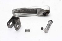 Soporte completo para el reposapiés trasero...