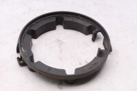 Polttoainesäiliön korkin pidikkeen...