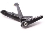 Oikean takamatkustajan jalkatukikokoonpanon jalkatuen...