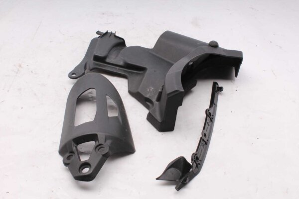 Verhoilusarja peittää muoviset kiinnikkeet Ducati universell