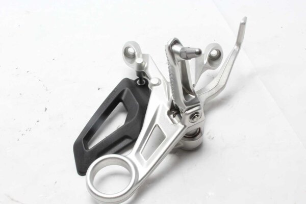 Oikean etujalkatuen kokoonpano, kuljettajan jalkatuki BMW S 1000 RR Euro 5 K67 0E61 23-24