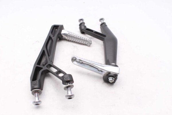 Takajalkatuen kokoonpano, vasen ja oikea, matkustajan jalkatuen pidike Yamaha YZF R1 RN225 12-14