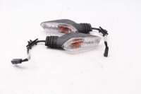 Takavilkkupari vasemmalla ja oikealla, kirkaslasiset,...