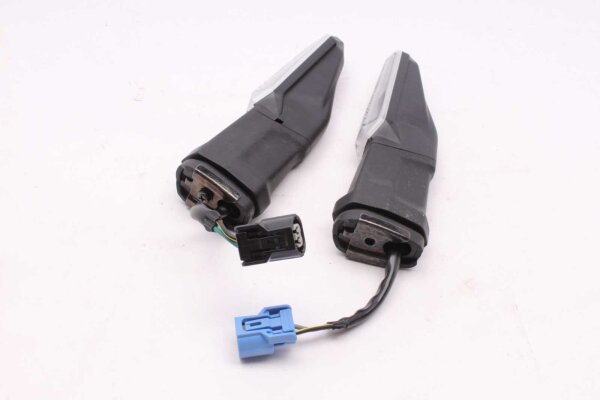 LED-vilkut edessä vasen oikea savulinssiinen huomiovalopari Kawasaki Z 900 R 24-24