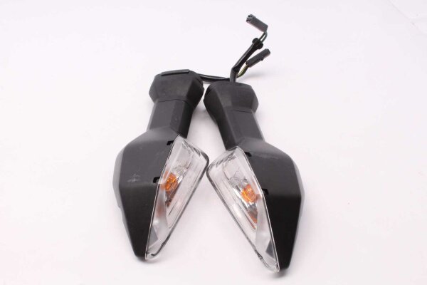 Etuvilkkupari, vasen ja oikea, kirkas ja musta Kawasaki Z 900 B 18-18