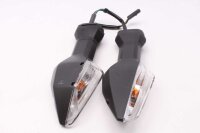 Etuvilkkupari, vasen ja oikea, kirkas ja musta Kawasaki Z...