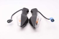 Etuvilkkupari vasemmalla ja oikealla, valkoiseksi...