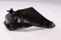 12 V:n pistorasian peitelevy, edessä oikealla Triumph Tiger 1050 115NG 07-13