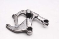 Fotstödsfäste, fram vänster 2081650 Triumph Sprint ST1050 215NA 05-10