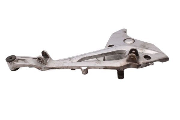 Bevestigingsbeugel rechter voetsteun, achterste bevestiging passagiersvoetsteun Honda NC 700 S RC61 12-13