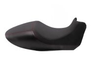 Funda de tapicería con costuras decorativas rojas y aspecto de carbono para asiento Ducati Diavel 1200 13-13