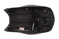 Funda de tapicería con costuras decorativas rojas y aspecto de carbono para asiento Ducati Diavel 1200 13-13