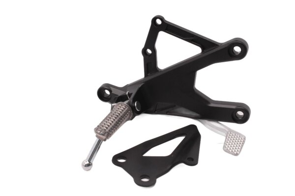 Oikean etujalkatuen kokoonpano, jarrupolkimen kiinnike Yamaha YZF-R1M 1000 A 20-20