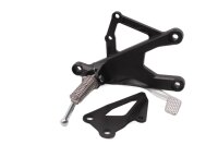 Oikean etujalkatuen kokoonpano, jarrupolkimen kiinnike...