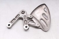 Jalkatuen kiinnike, vasen etu Triumph Speed Triple 955 EFI 04-04