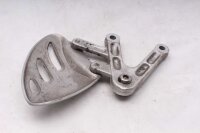 Jalkatuen kiinnike, vasen etu Triumph Speed Triple 955 EFI 04-04