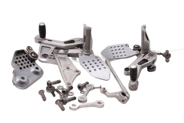 Complete footrest assembly, left and right, front Yamaha FZS 1000 Fazer RN06 01-05