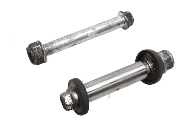 Axe de bras oscillant, écrou daxe, entretoise, bras oscillant Hyosung GT 650 GT650 04-07