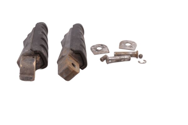 Passenger footrest rubber pads rear left BMW F 800 S E8ST K71 0216 05-11