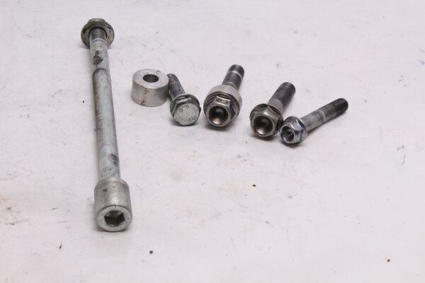 Motorsteun montageschroeven afstandshuls set Honda CBR 900 RR SC50 02-03