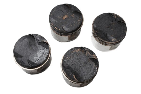 Pistons with piston rings, set of four cylinders Honda CB Seven Fifty RC42 92-03
