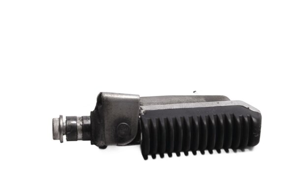 Front right footrest, ribbed pedal pad Suzuki GSF 1200 Bandit WVA9 01-05