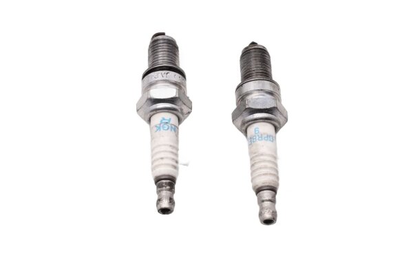Set di candele NGK DPR8EA-9 con resistenza integrata Ducati 906 Paso ZDM906 89-92