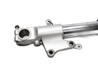 Vasen haarukan jalka, etuakselin kiinnitys Aprilia RST 1000 Futura PW / RST1000 01-04