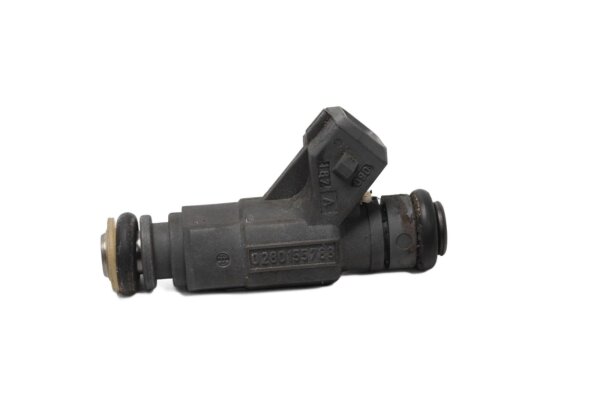Vasen ruiskutussuutin, polttoaineen syöttö BMW R 1150 R R21 99-04
