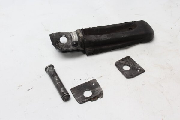 Holder til fodstøtte bagi, venstre passagerside, gummipedalpude KTM SM 950 LC8 05-08