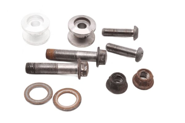Veerpoot, asbouten, afstandhouders, schroeven, moeren Yamaha XJR 1300 RP02 99-01