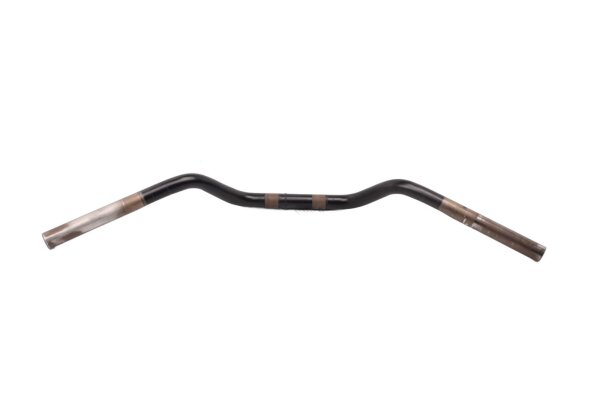 Guidon universel noir incurvé de 25,4 mm de diamètre, dune largeur denviron 740 mm. Lenker universell