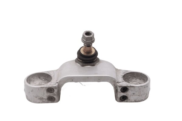 Punto di fissaggio inferiore del cuscinetto del cannotto di sterzo sul ponte della forcella. BMW R 1150 GS R21 0415 99-04