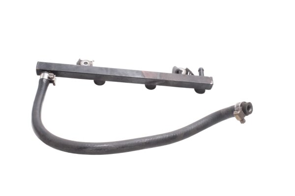 Polttoainekisko, polttoaineen jakaja, polttoaineen ruiskutussuuttimet BMW K 1100 RS K589 0522 92-96