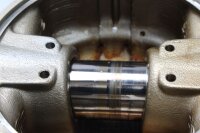 Kolv med kolvringar framtill på cylindern Honda XRV...
