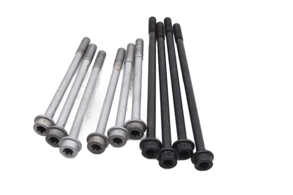 Kampiakselin kiinnityspultit moottoriin BMW K 1200 S K40 K12S 0581 05-08