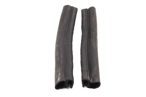 Afdichting van de sierlijst links en rechts voor BMW K 1100 LT K589 0526 90-98