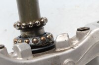 Nederste gaffelbro, styrehovedaksel, headset Honda CB 1000 F Big One SC30 93-96