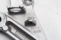 Fotstödsfäste, fram höger 37F8 Suzuki GSX-R 1000 K1/K2 WVBL 01-02