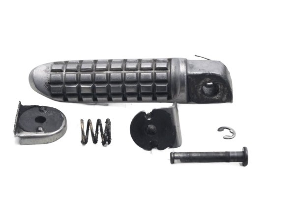 Rear right passenger footrest mounting spring clip Kawasaki ZX-9R ZX900B 94-97