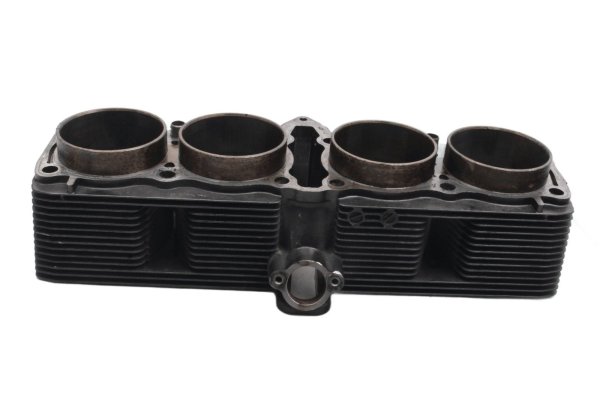 Cylinderbank, cylinderfoder, kylflänsar, oljekanal Suzuki GSX 1200 Inazuma A3 98-02