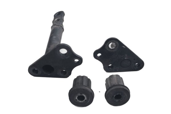 Moottorin kiinnityksen etuosan hiljaiset puslat Suzuki GSF 1200 S Bandit WVA9/S 01-05
