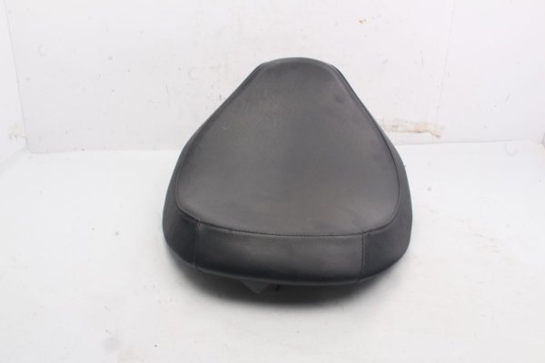 Kuljettajan istuin, etupenkki, verhoilu Suzuki VZR 1800 R Boulevard B.O.S.S. 19-19