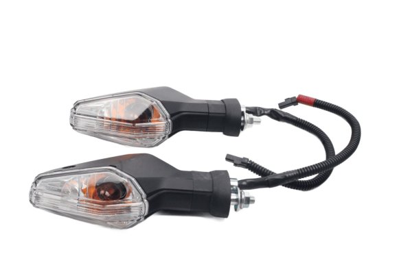 Vasen ja oikea etuvilkut, mustaa lasia. Suzuki GSX-8S 800 24-24