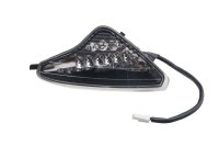 LED-vilkku vasemmalla edessä kolmionmuotoinen...
