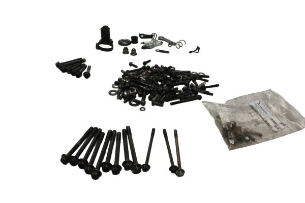Skruvsats, fästelement, distanser, muttrar Yamaha V-Max 2WE 91-06