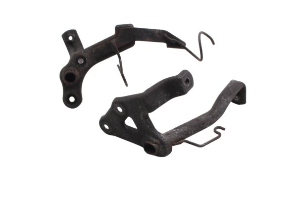 Bevestigingsbeugels voor de linker- en rechtervoorkuip. Honda XL 1000 V SD01 99-00