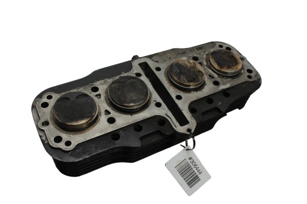 Cylinderblock med kolvar ringar bultar motor Suzuki GSX 750 E GS75X-E 80-83