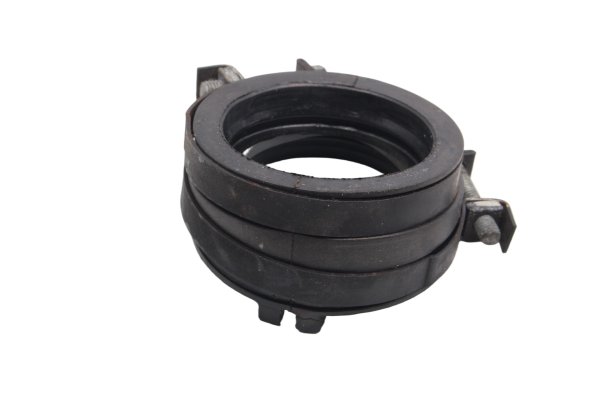 Insugsgummi gasspjällhus isolator med slangklämmor Honda CBR 900 RR SC50 02-03